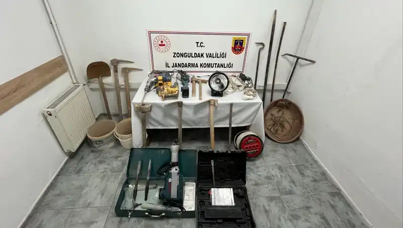 Çaycuma'da Kaçak Kazı Yapan 5 Kişi Adaletin Kollarında