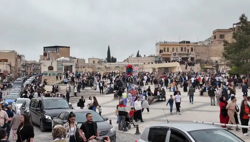Mardin'de Ramazan Bayramı'nda Yoğun Turist Akını: Şehrin Güzellikleri Göz Kamaştırıyor!