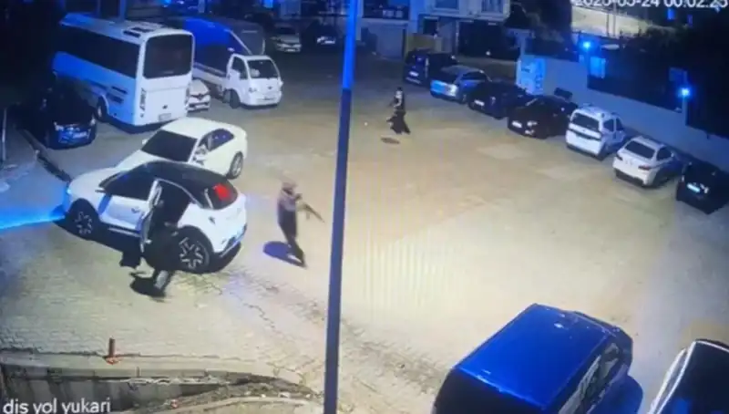 Kağıthane'de Maskeli Saldırganların Kalaşnikoflu Dehşeti: Ne Oldu?