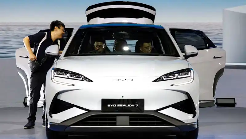 BYD, Tesla'nın Önünde: Satışları Rekor Kırarak 100 Milyar Doları Aştı