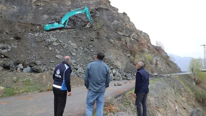 Hakkari'de Kaya Düşmelerine Karşı Yeni Çözümler Geliştiriliyor