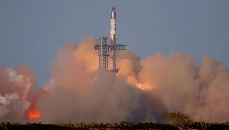 Uzay Yarışında Yeni Bir Dönem: SpaceX Starship’in 8. Uçuş Testi Tamamlandı