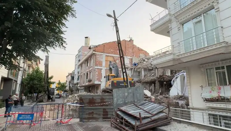 Elektrik Kablolarının Kopmasıyla İki Sokak Karanlıkta Kaldı
