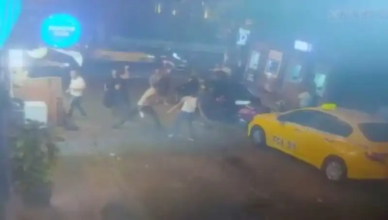 Beyoğlu'nda Laf Atma Kavgası: Kanlı Çatışmanın Ayrıntıları