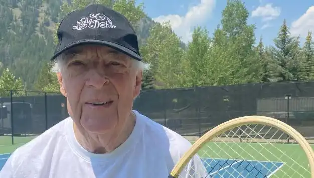 Avustralyalı Tenis Efsanesi Fred Stolle Hayatını Kaybetti: Spor Dünyasında Bir Dönemin Sonu
