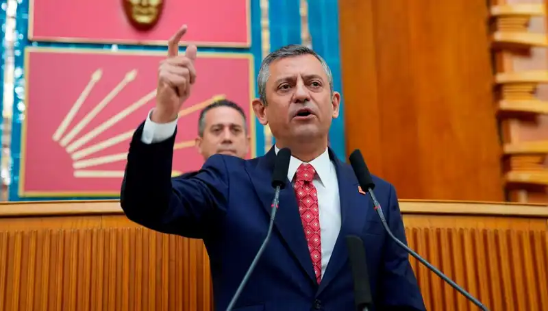 Özgür Özel, İBB Soruşturmasını Şiddetle Kınadı: Yerel Yönetimlere Baskı Uygulanıyor!