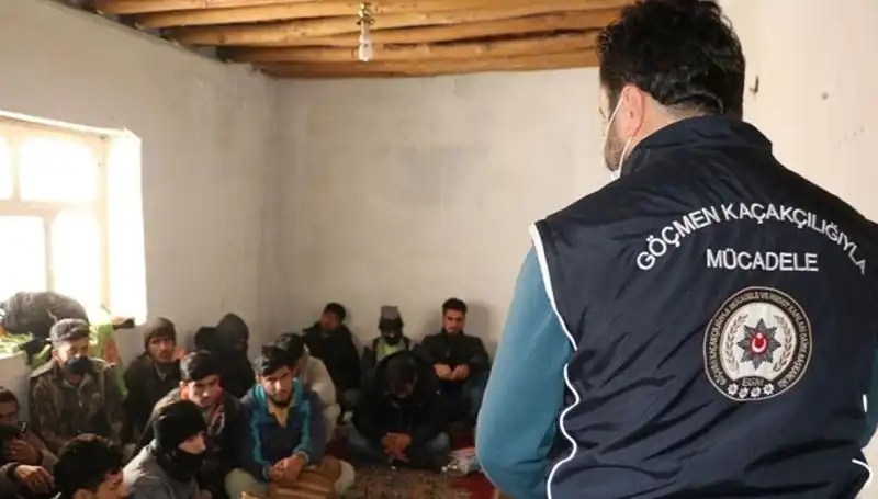 Edirne ve Kırklareli'nde 17 Düzensiz Göçmen Operasyonu: Detaylar Ortaya Çıktı