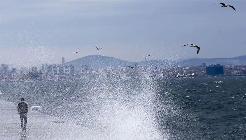 Marmara ve Ege'de Rüzgar Taşımacılığına Dikkat: Kuvvetli Rüzgar Uyarısı Geldi