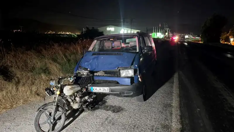 Söke'de Minibüsün Motosiklete Çarptığı Kaza: 3 Yaralı