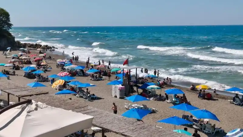 Akçakoca'da Deniz Yasağı: Yerel Turizmi Etkileyecek Nedenler