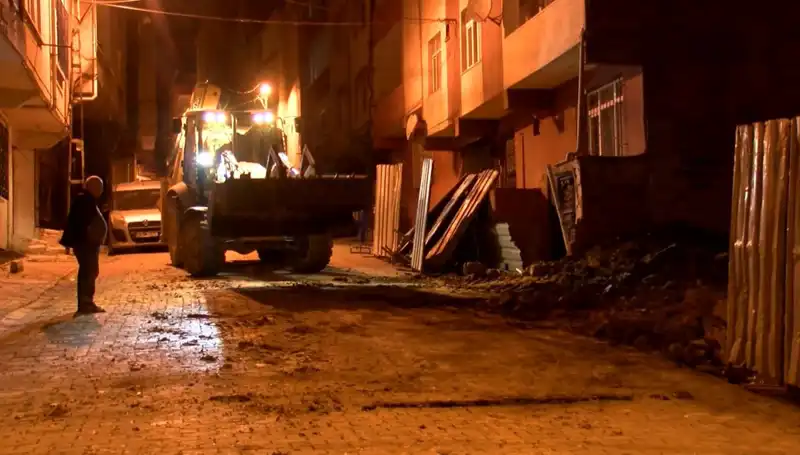 Bağcılar'daki Yana Eğilme Olayında Binanın Boşaltılması Gerekli Mi?