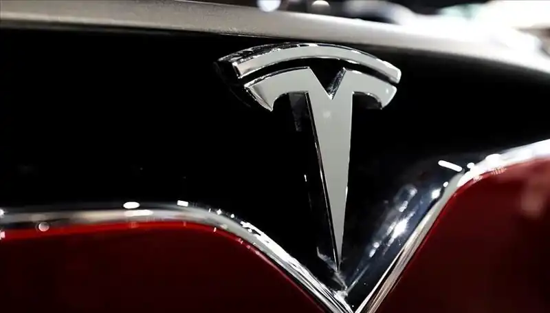 Tesla’da Ucuz Model Tartışmaları Sürüyor: HW3 Sahipleri FSD İçin Beklemede!