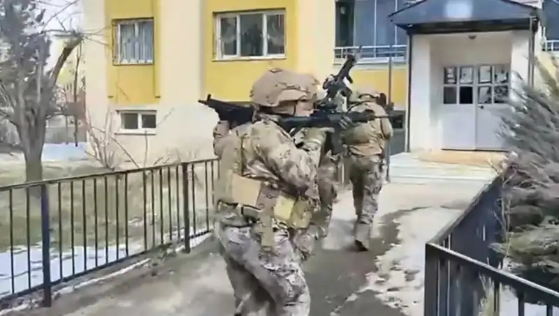 Bingöl'de DAEŞ Operasyonu: Üç Şüpheli Tutuklandı, Güvenlik Önlemleri Arttırıldı