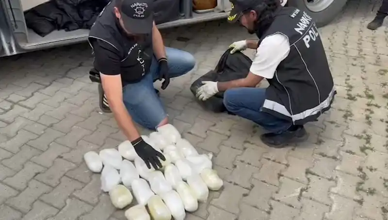 Yolcunun Valizinde Yakalanan 13 Kilo Metamfetaminin Şok Detayları
