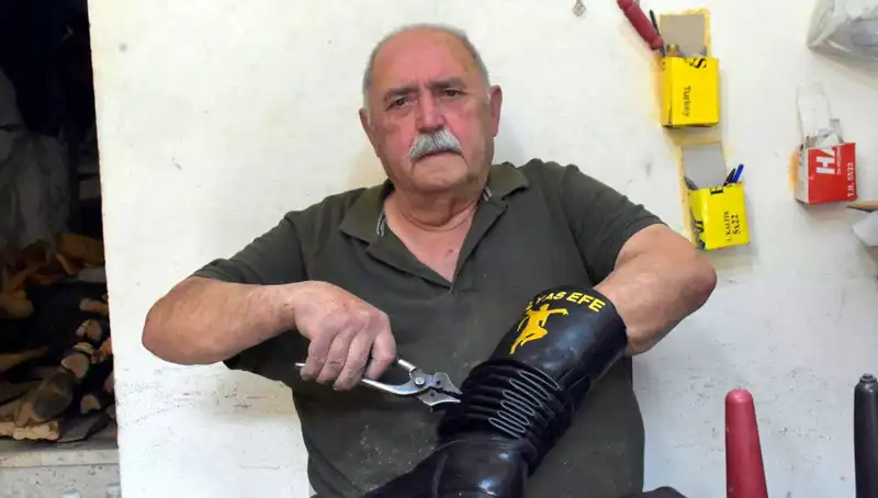 Tireli Hasan Usta: 64 Yıldır Elle Üretim Yapan Tek Usta
