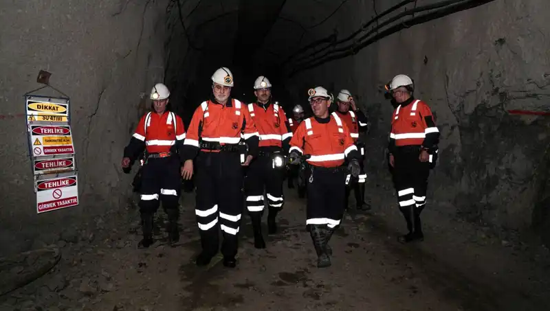 Altın Madenine İnen Bakan Işıkhan, Sektördeki Değişimi Belirleyecek Adımları Açıkladı