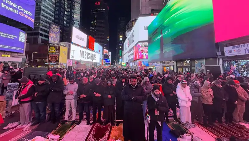 New York Times Meydanı’nda Tarihi Teravih Namazı Duygusal Anlar Yaşattı