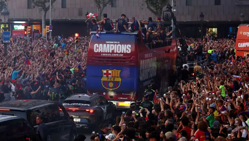 Barcelona Futbol Takımı, Taraftarlarıyla Duygu Dolu Anlar Yaşadı