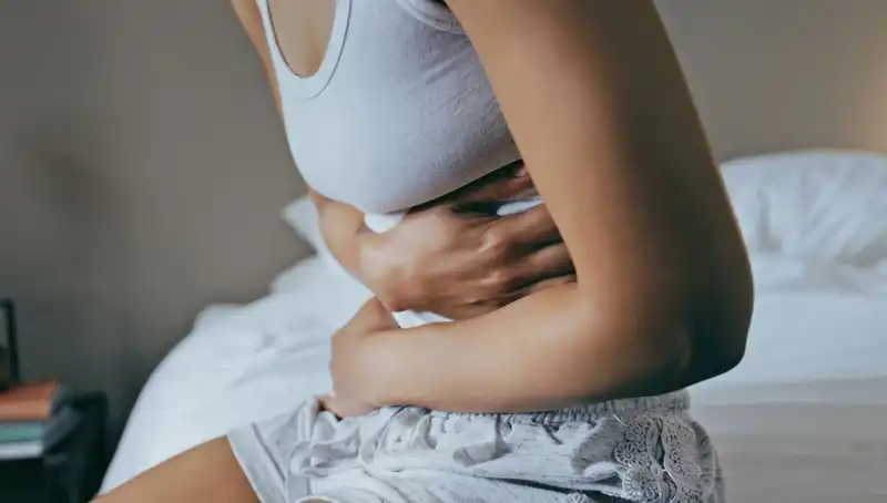 22 Yaşında Bağırsağında Kanserle Mücadele Eden Genç Kadının Hikayesi