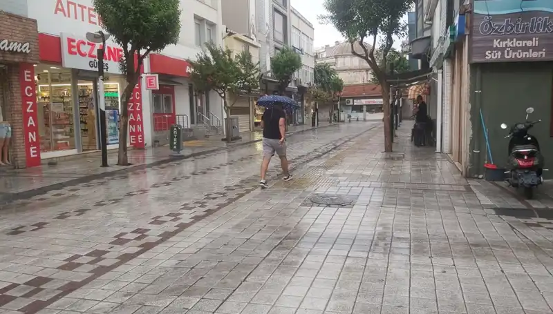 Kırklareli'de Beklenmedik Sağanak Yağış Yatırımcıları Etkiledi