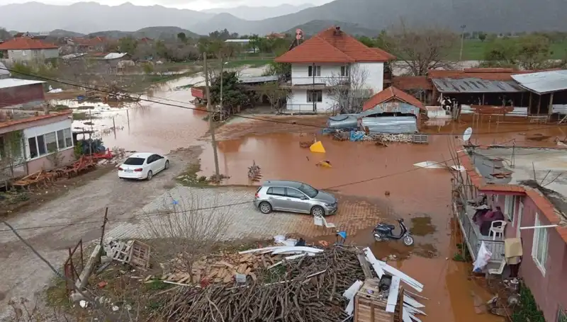 Burdur’da Şiddetli Yağışlar Sonrası Dram: Evler ve Ahırlar Sular Altında Kaldı