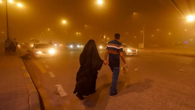 Irak'ta Kum Fırtınası Krizi: Havalimanları Kapatıldı, Hastaneler Doldu