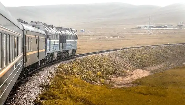Pensilvanya’da Yaralayıcı Tren Kazası: Raylar Üzerindeki Üç Kişiye Çarpıldı
