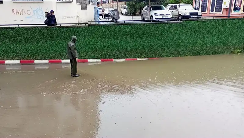 Aydın'da Sağanak Yağışlar Hayatı Olumsuz Etkiliyor: Alt Geçitler Su Altında Kaldı