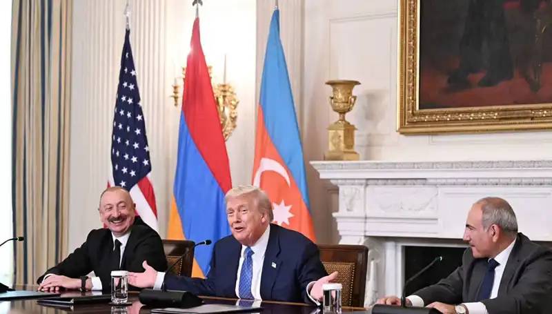 Aliyev'den Ermenistan'a Kritik Anayasa Çağrısı: Hızla İleri Adım Atın!