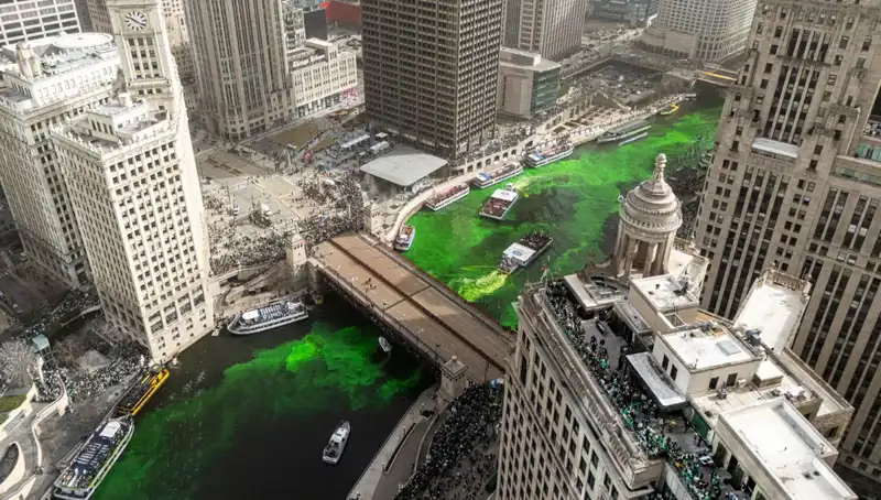 Chicago Nehri, Aziz Patrick Günü'nde Yeşile Boyandı: Renkli Kutlamalar