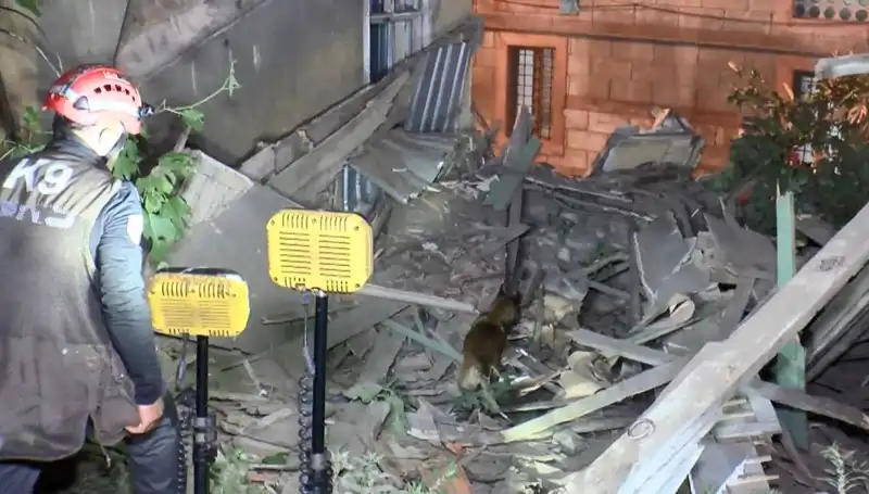 İstanbul'da Deprem Sonrası Hasar Alan Bina Neden Çöktü?