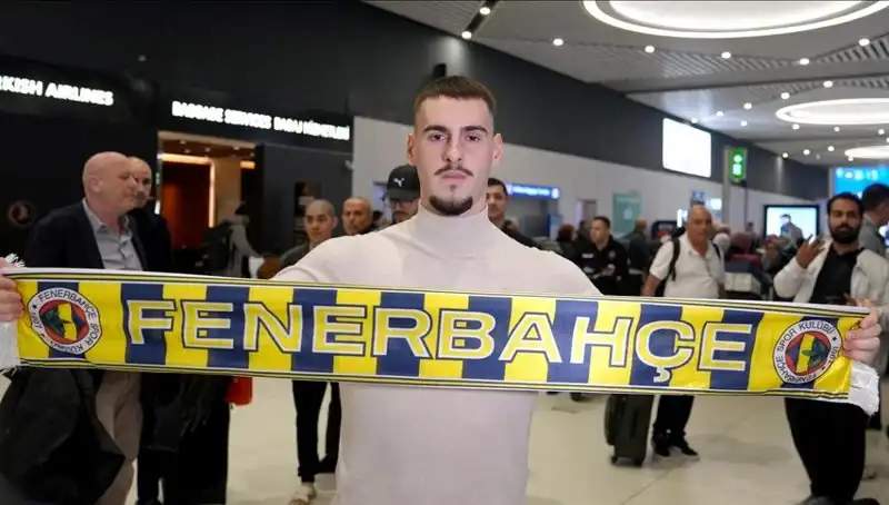 Fenerbahçe, Genç Yıldız Mimovic'in Lisansını Çıkardı: Yeni Bir Dönem Başlıyor!