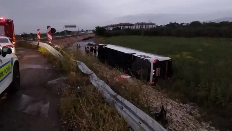 Manisa'da Yolcu Otobüsü Kazası: Şok Eden Detaylar ve Yaralılar