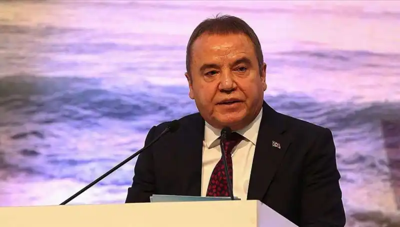 Antalya'nın Belediye Başkanı Muhittin Böcek: Hayatı ve Başarıları
