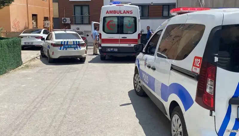 Kardeşler Arası Bıçaklı Kavga: İki Yaralı ve Bir Polisi Vuran Olay