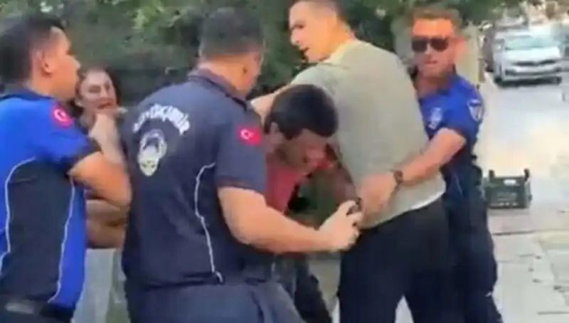 Seyyar Satıcıya Sokak Ortasında Zorbalık: Zabıtalar Tarafından Dayak İddiası
