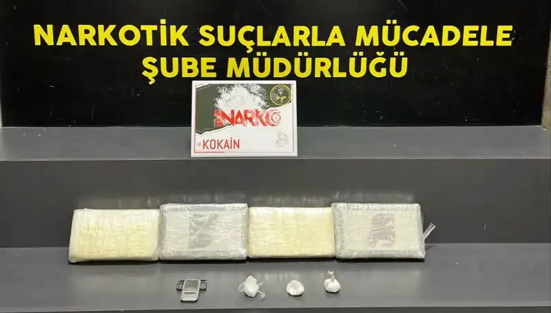İzmir'de Düzenlenen Uyuşturucu Operasyonu: Neler Yaşandı?