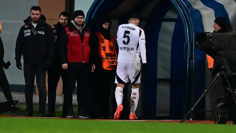 Beşiktaş'ta Tayyip Talha'nın Kırmızı Kartları Sonrası Gelişmeler