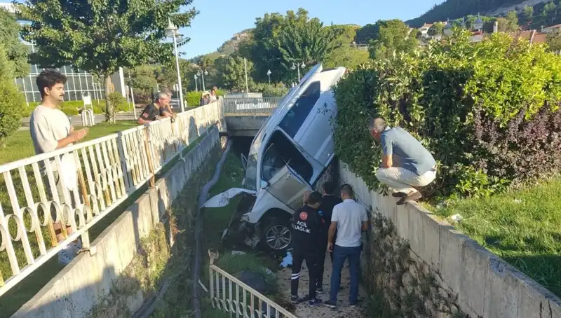 Muğla'da Direksiyon Kıran Sürücünün Şanssız Kazası: Detaylar Ortaya Çıktı