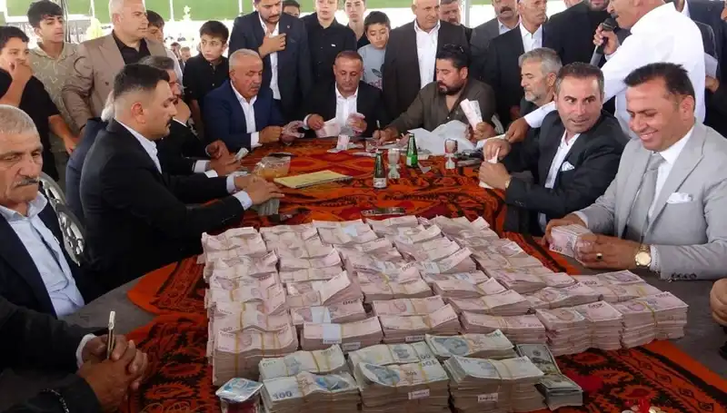 Aşiret Düğününde Şaşırtan Takı Töreni: 1,5 Kilo Altın ve 7,5 Milyon TL!