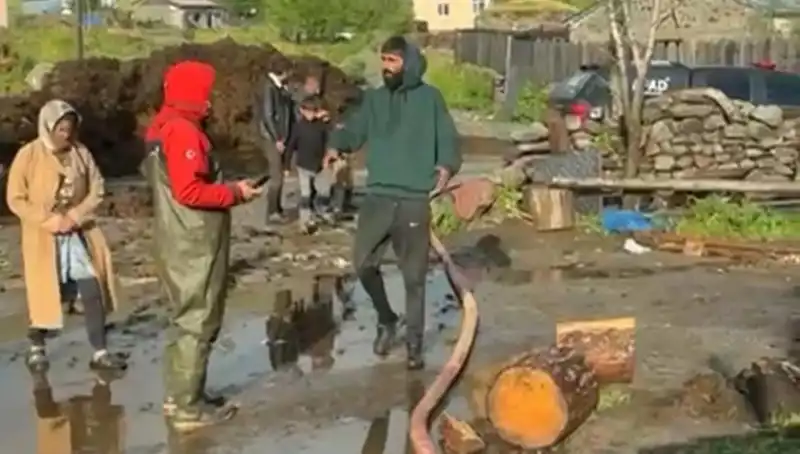 Ardahan'da Sağanak Yağmur Hayatı Felç Etti: Sel Tehlikesi Kapıda
