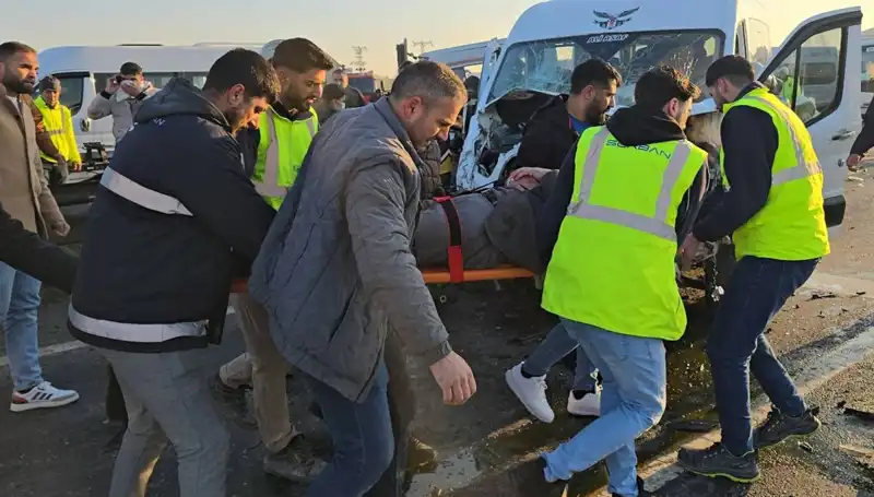 İki İşçi Servisi Kafa Kafaya Çarpıştı: Yaralılar ve Son Gelişmeler