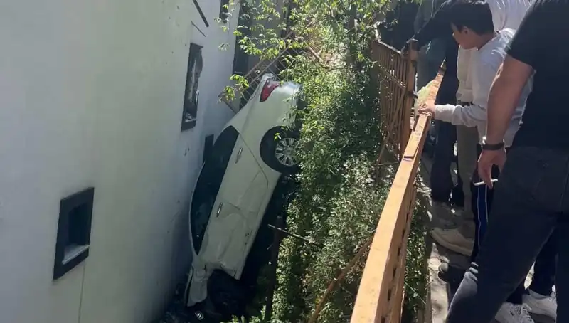 Kağıthane'de Sıradışı Olay: Metrelerce Sürüklenen Araçlar Korku Yarattı