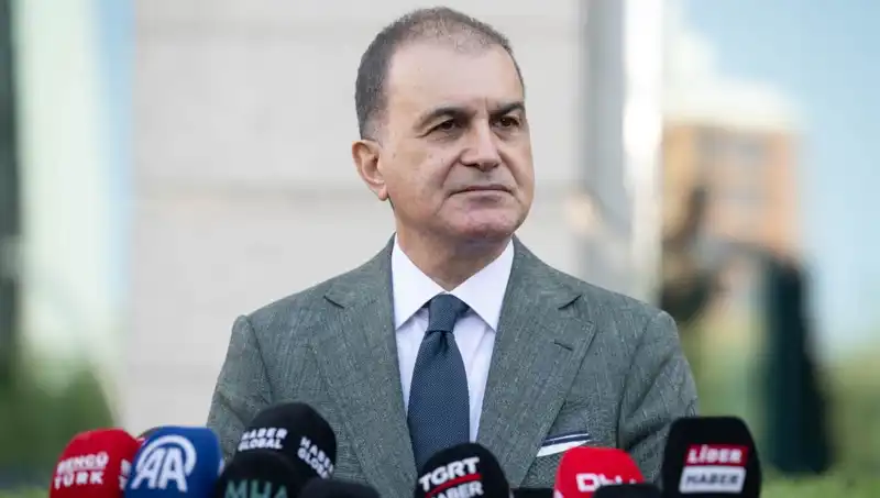 Ömer Çelik'ten Özel'e Sert Yanıt: Demokratik Alanı Tehdit Eden Açıklamalara Tepki
