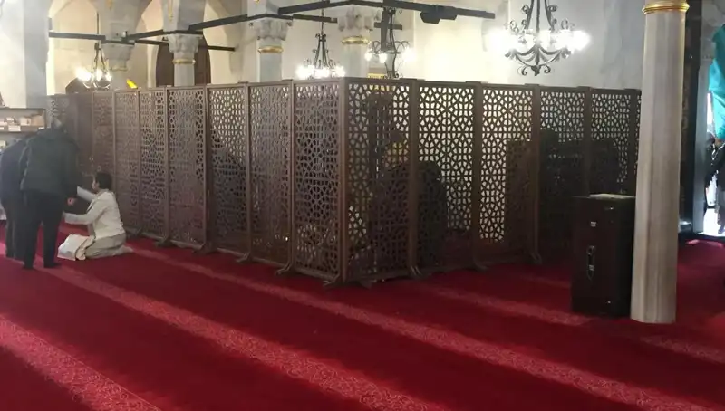Kadın-Erkek Teravih Namazı İddiası: Gerçekler ve Tartışmalar