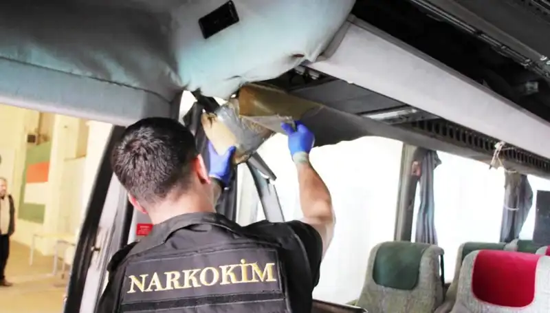 Sınırdan Göç Eden Otobüste 77 Kilo Uyuşturucu Bulundu!