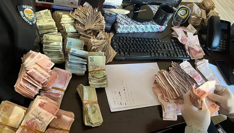 Dilencinin Üzerinden Çıkan Binlerce TL Yatırımcıları Şaşkına Çevirdi!