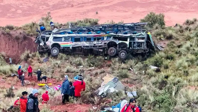 Üzücü Kaza: Otobüs Uçuruma Yuvarlandı, 31 Kişi Hayatını Kaybetti