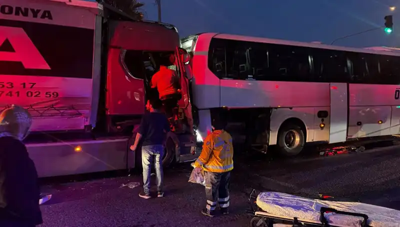 4 Araçlık Zincirleme Trafik Kazası: Çok Sayıda Yaralı ve 1 Ölüm
