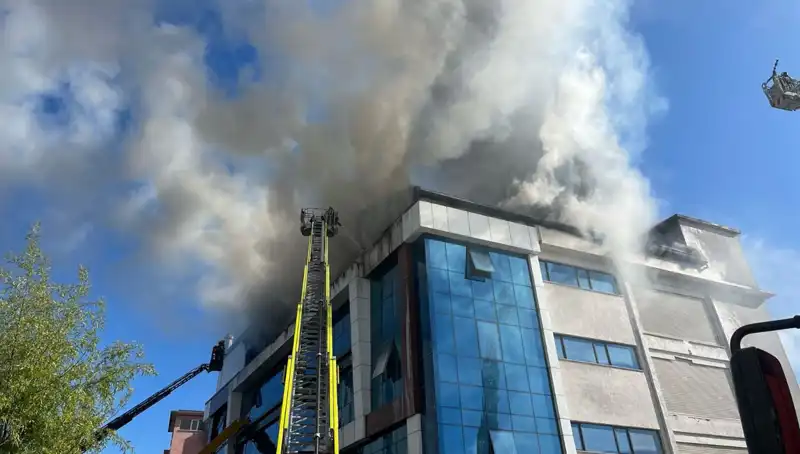 Esenyurt'taki Tekstil Atölyesinde Korkutan Yangın: Ayrıntılar ve Son Gelişmeler